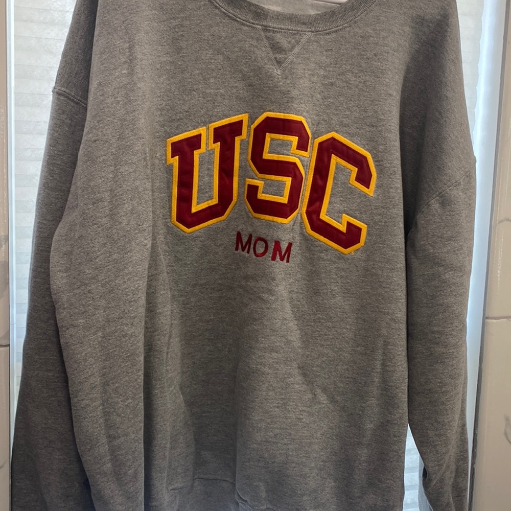 USC Mom sweatshirt